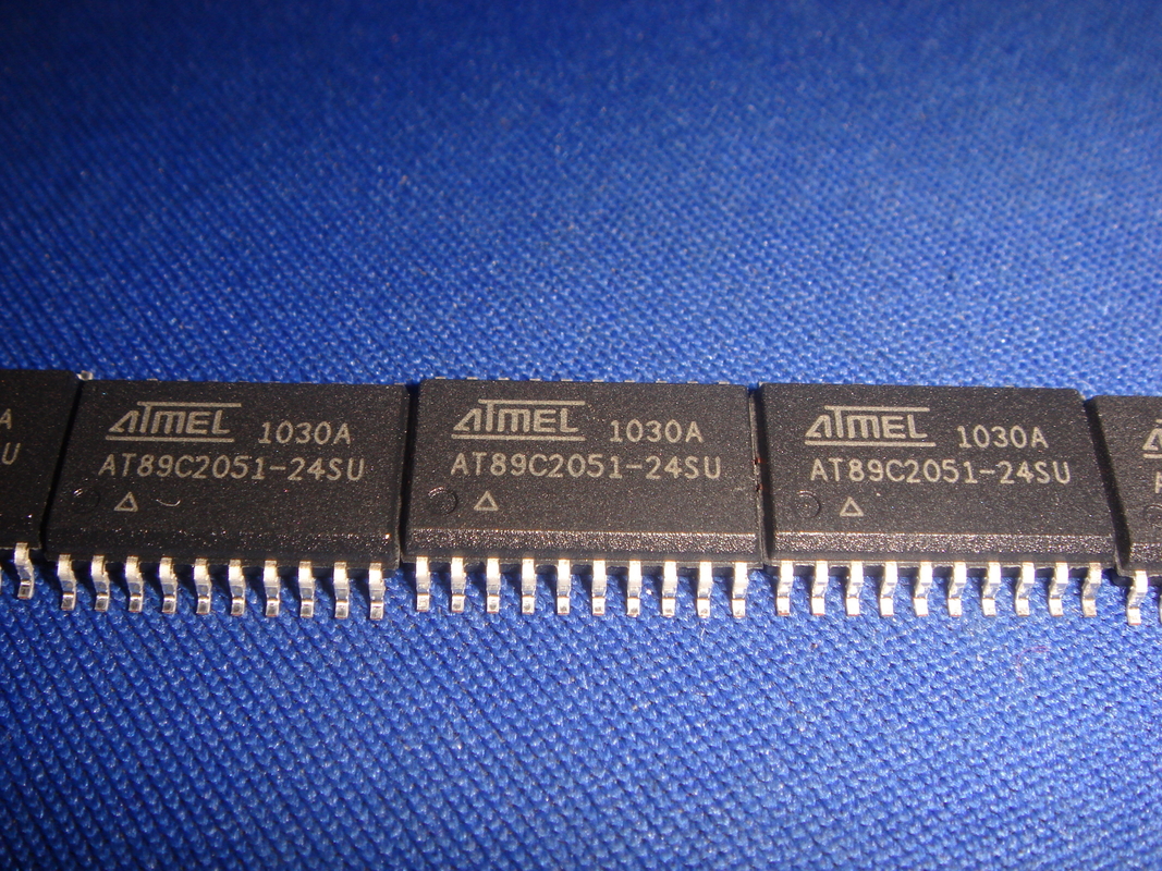 Van AT89C2051-24SU SOP20 Microcontroller van Spaanderic Van geïntegreerde schakelingen Gloednieuwe Originele Ongebruikt